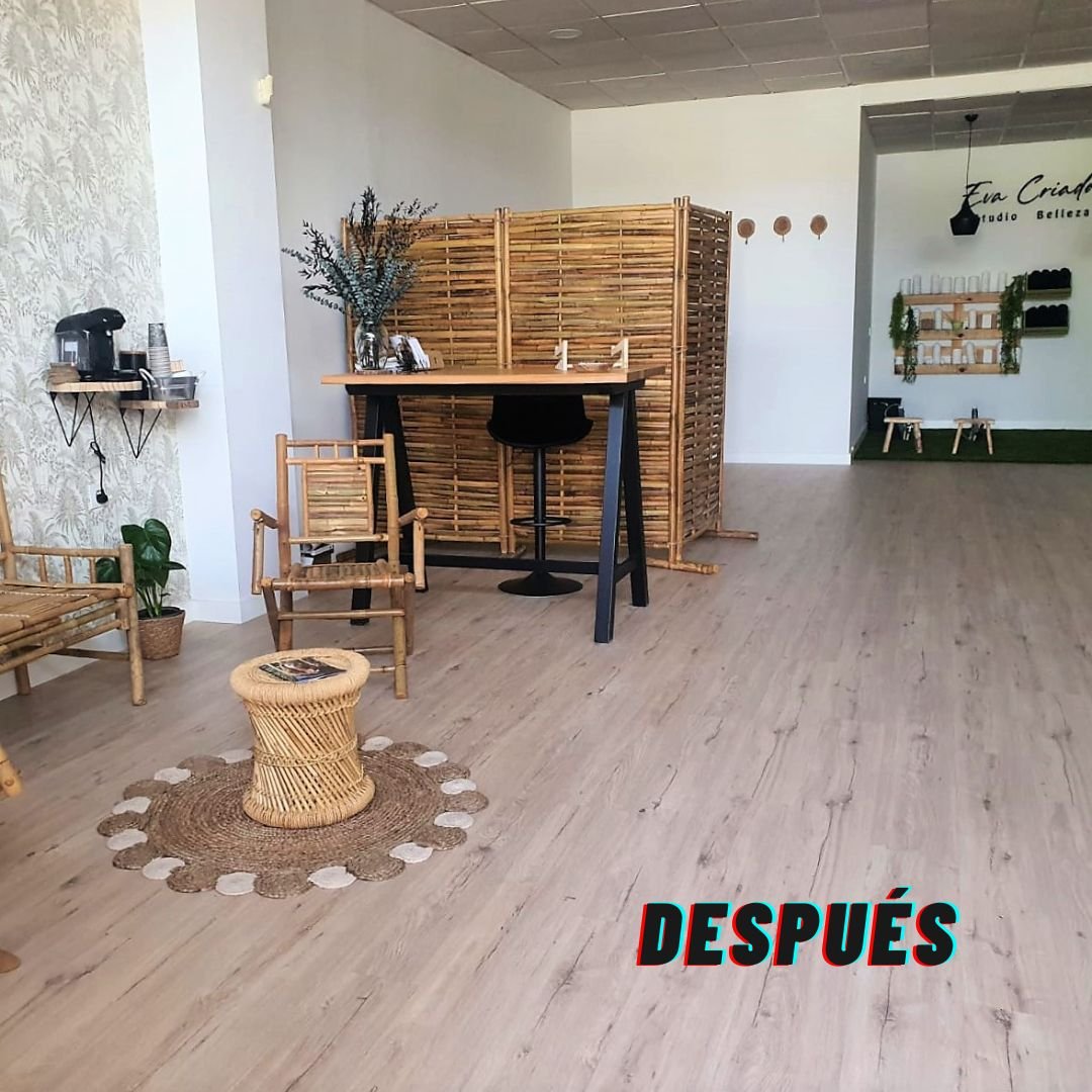 Local comercial después, con suelo laminado de madera